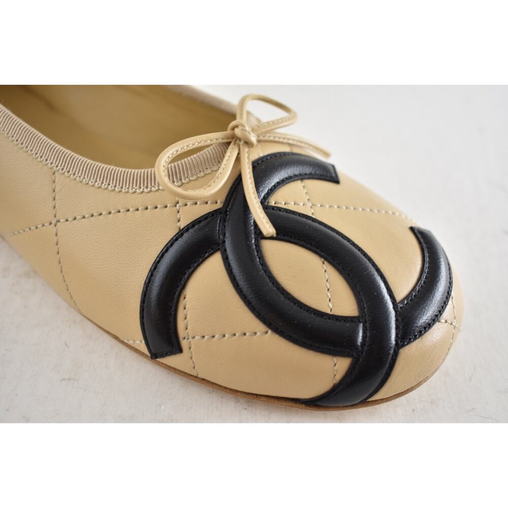 Chanel 26M Coco Beach Cambon Beige Black CC XL Logo Ballet Ballerina Flat 37 - Picture 9 of 16
